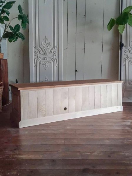 基本使用は背面羽目板、配線孔やコンセント開口加工も致します。