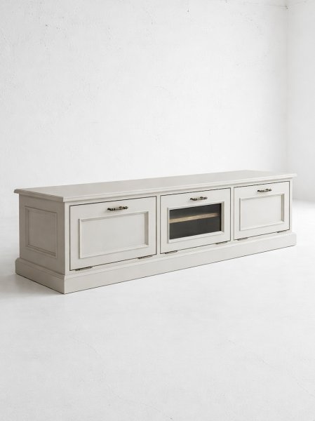 エドワーディアンスタイルのテレビボード