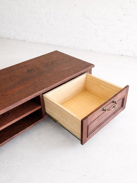 深い引き出しはスライドレール式でスムーズです。