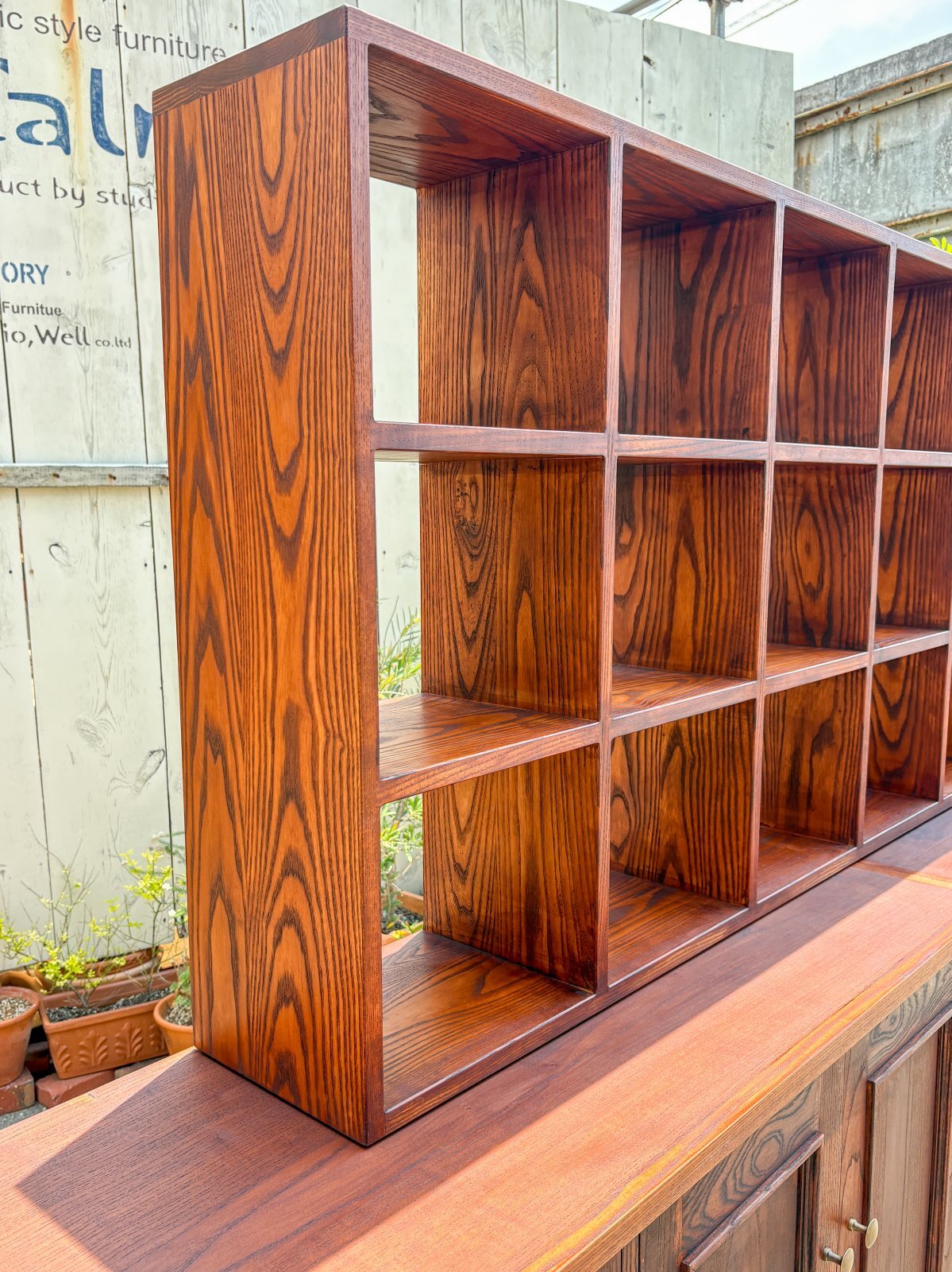 天板レザー張り ロココ様式 鋲打ちメタルレッグディスプレイ 店舗什器 Mortart Stand / TMC5040GY / Living Talk Decor リビングトーク