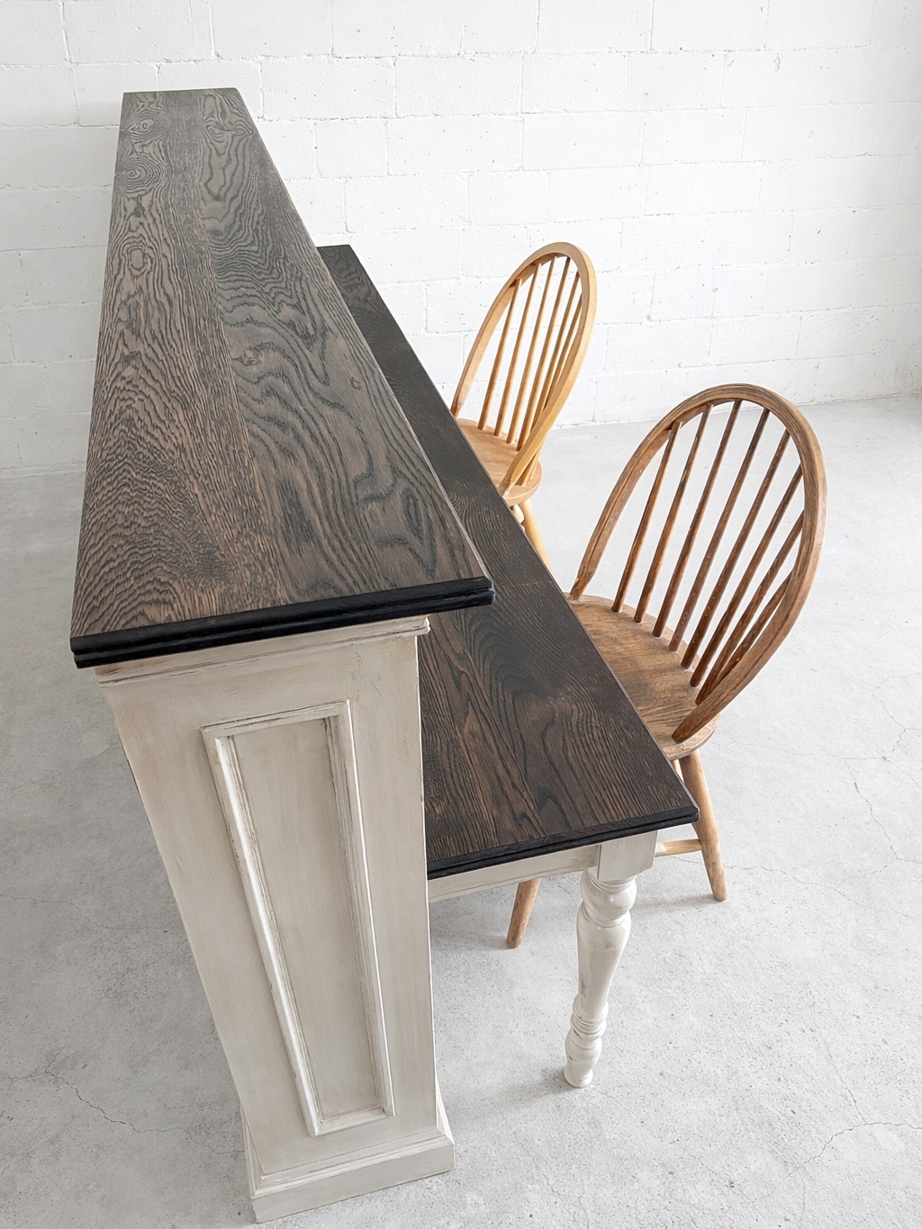 ヨーロッパアンティーク調カウンターテーブルの制作実績（飲食店向け