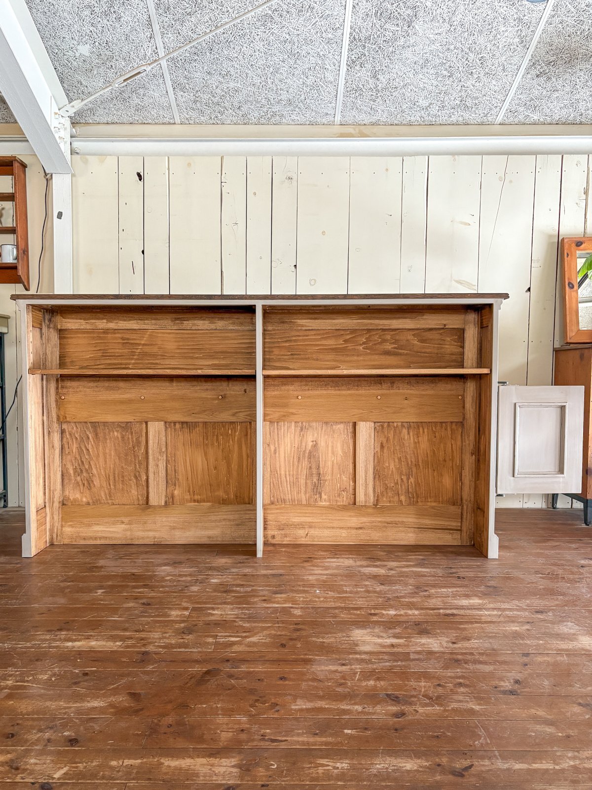 ヨーロッパアンティーク調カウンターテーブルの制作実績（飲食店向け