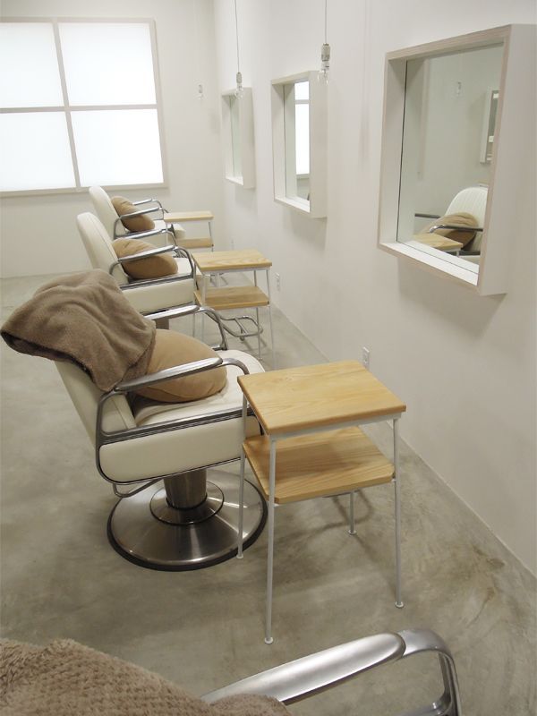 美容室ヘアサロンのサイドテーブル(アイアン)@大阪東京名古屋